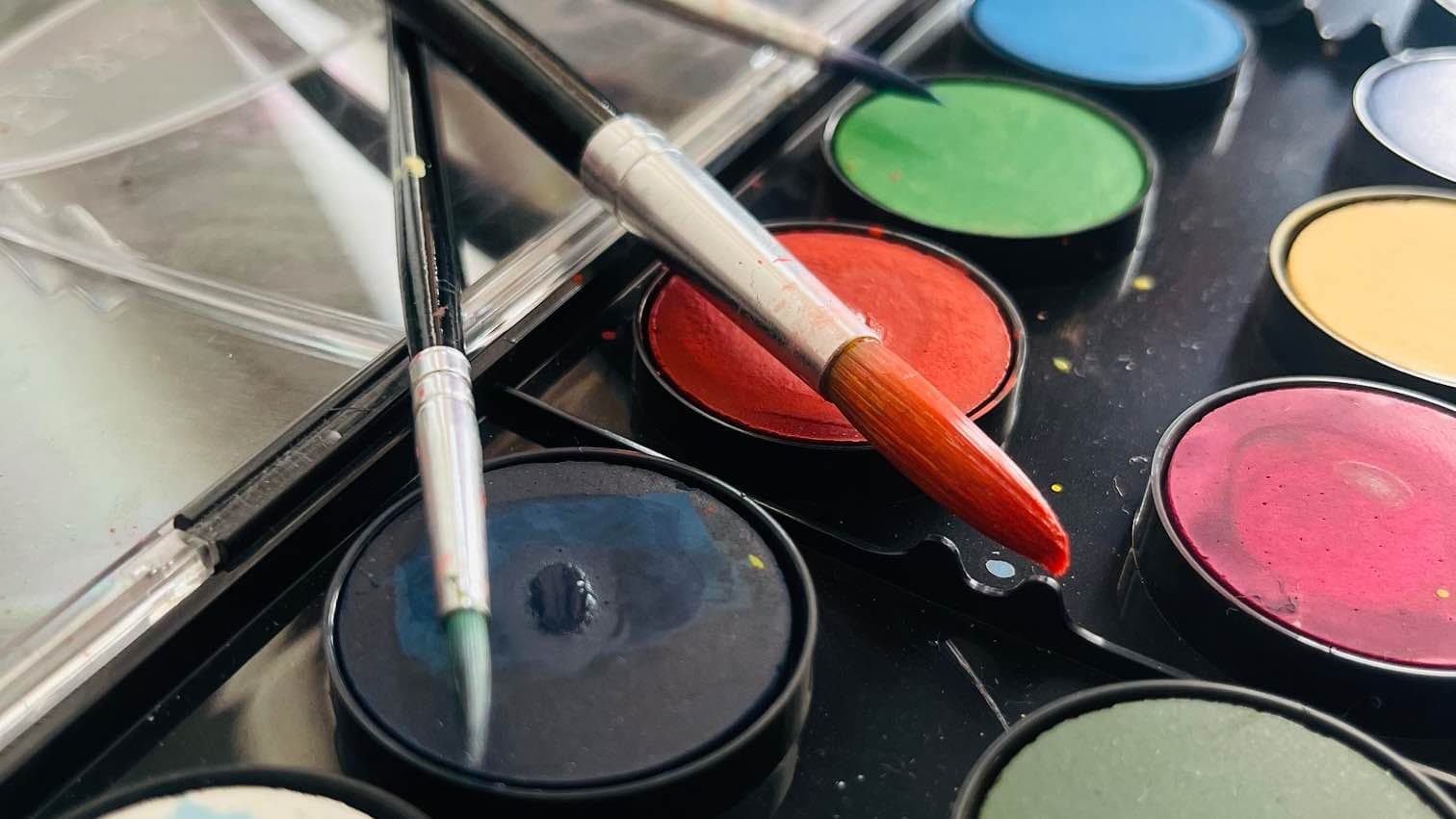 Colors That Refuse to Stay Silent